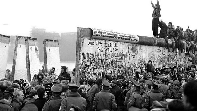 bersatunya jerman barat dan jerman timur